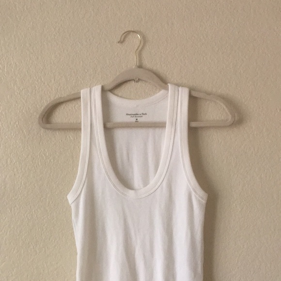 Abercrombie & Fitch Scoop Neck Tank Top Ribbed - Picture 4 of 13